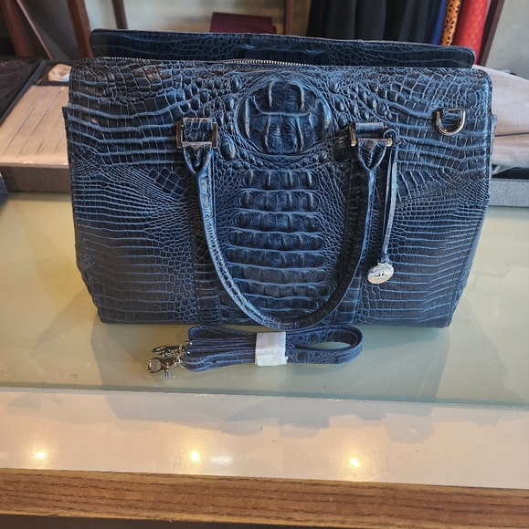 Brand NWT Brahmin Melbourne Large Finley Tote in Tidewater Blue - Picture 2 of 6